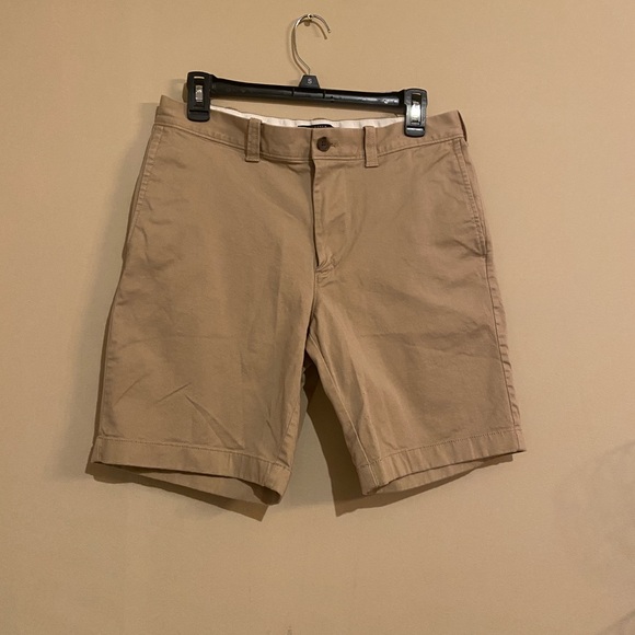 flex khaki shorts